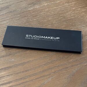 Ease-to-Wear Eyeshadow Palette - Black